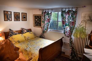 The sculptor bedroom, for 2 at OASIS 28 in Chartres