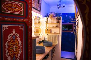 Shared bathroom at OASIS 28 in Chartres