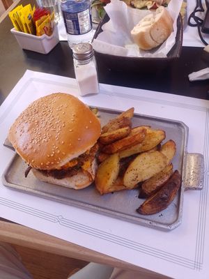 Hamburguesas veganas at La Vereda in Buenos Aires