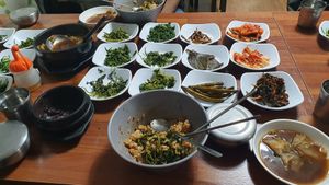San-Jae-Jeong-sik at Cheongjeonggol Restaurant - 청정골식당   in Inje-gun