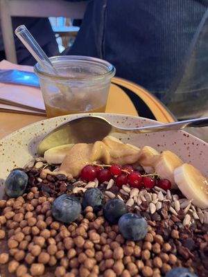 Kakao Porridge mit Iced orange americano at Café Bauchgefühl  in Cologne