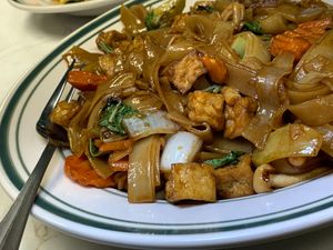 Pad Kee Mao (Drunken Noodle): Wide Rice Noodles w/ Tofu, Broccoli, Carrots, Onions, Basil in Soy-Based Chili Sauce at Thai Table in Grand Rapids