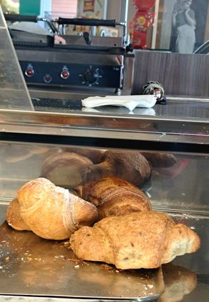 Vitrina con los croissant at Éclair Café Di Bruni Edoardo & C Snc in Martina Franca