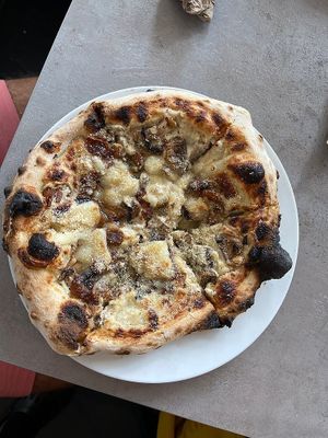Bianca pizza at Ittle Litaly in Coral Gables
