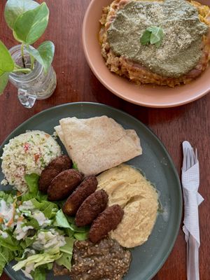 Lasanha de couve flor e menu Palestina   at Rango Vegan in Salvador