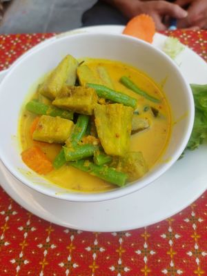 Curry at Khouch & Sarin in Kampot