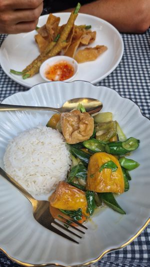 stir fried vegetables with tofu and rice at Studiyo bar in Bangkok
