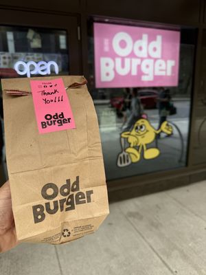 Petit mot sympa devant le restoaurant  at Odd Burger - Church St in Toronto