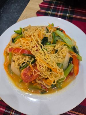 Fried Noodles with veggies at Lin Vegan in Hai Phong