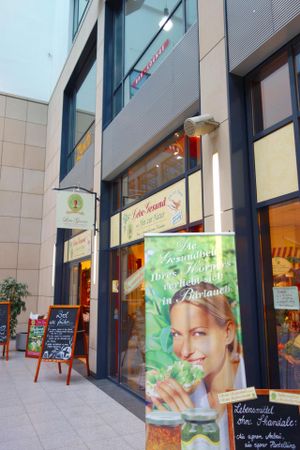 'Lebe Gesund', entrance at Lebe Gesund in Mannheim