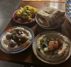 Wir saßen in der zum Lokal gehörenden Cocktailbar / Lounge, weil es im Restaurant selbst sehr voll war… Sehr schöne Location mit Live DJ und gutem Flair!  at Noa Konstanz in Konstanz