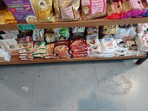 Many vegan ramen at Tenbusu Organic Market  in Naha