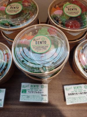 Vegan Bento (be sure to only take the ones with the mark for vegan - rest is not vegan) at Tenbusu Organic Market  in Naha