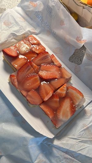 🍓 Erdbeerkuchen  at Bäcker Kahl in Frankfurt