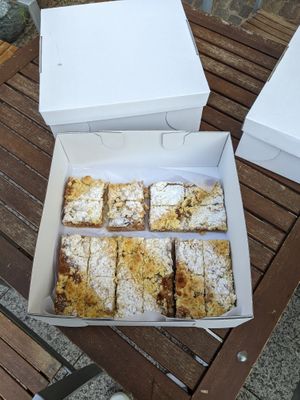 vegan apple crumble at Bäcker Kahl in Frankfurt