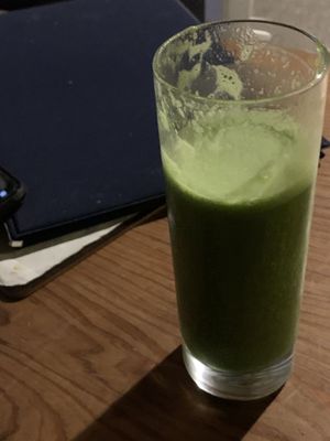 soinach with banana smoothie at Organic House Salute in Kyoto