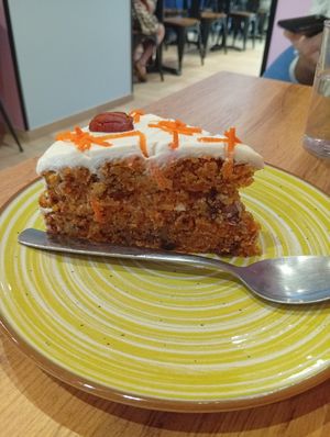 Carrot cake at Noah Pâtisserie Végétale in Tours