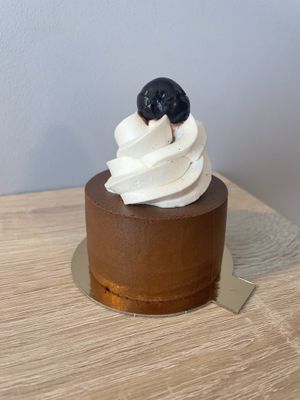 The amazing foret noire   at Noah Pâtisserie Végétale in Tours