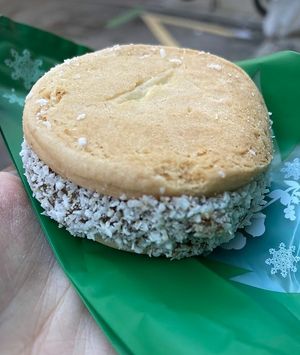 Vegan alfajor at La Loca De Enfrente - Sandoval in Madrid