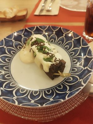 Brocheta de brownie at La Loca De Enfrente - Sandoval in Madrid