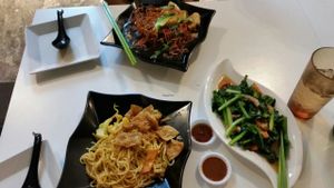 Laksa fried noodle and crispy fried noodles with Gai Lan  at Yuan Vegetarian Bistro in East Singapore