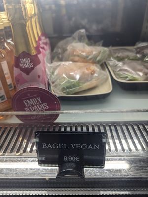 Bagel at HEL - Refuel in Vantaa