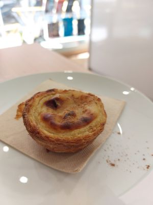 Pastel de nata at Inquieta Livraria in Lisbon