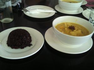 Curry and red rice (5$) at The Corn in Phnom Penh