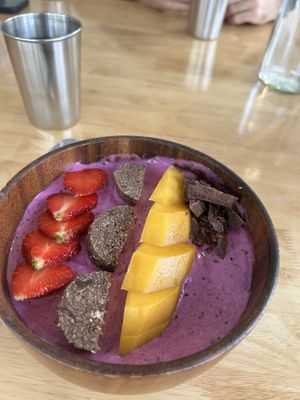 smoothie bowl (i asked no granola) so good♥️  at KURUMI - Healthy Vegan Food & Desserts in Hoi An