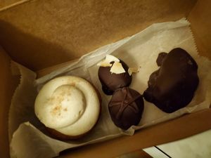 Sweets! #Veganuary at The Sweet Beet in Granby