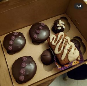 Amazing cupcakes and more!  #Veganuary at The Sweet Beet in Granby