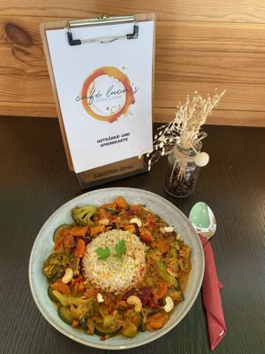 Gemüsecurry mit Vollkornreis, Mittagstisch  at Cafe Luca's in Immenstadt