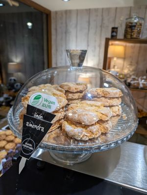 vegan lemon cookie at Punto Caramelo in Gijon