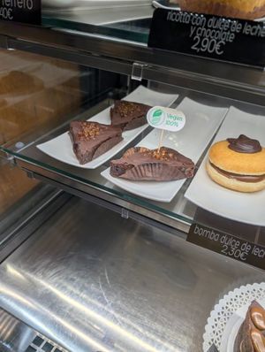vegan brownie at Punto Caramelo in Gijon
