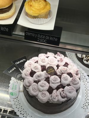 Chocolate and cheery cake (rate: 1/5)   at Punto Caramelo in Gijon