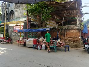 The stall, it can be found in Halal Street at Sarima Yellow Bean Noodle ซารีมะห์ ร้านข้าวฟืนถั่วเชียงใหม่ in Chiang Mai