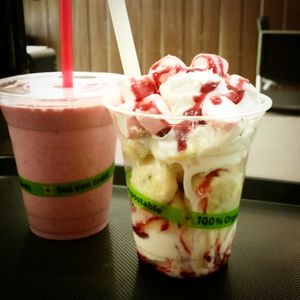 natural juices and shakes with vegetable milk at Canada Cupcake Cafe in Alicante