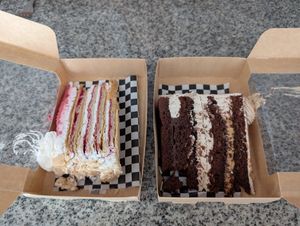 Torta de hojas and mocha cake at Mi almaZen Ccp in Concepcion