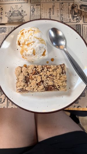 Crumble de manzana con helado artesanal vegano ♥️  at Mi almaZen Ccp in Concepcion