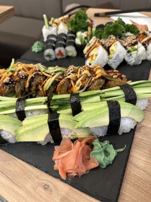 Veggie Lover Menü 46,90€ (2 Personen) in vegan (muss man bestellen sonst ist Frischkäse drin)   at Brews N Bowls in Koblenz