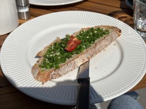 Bread with vegan butter and chives   at Otti - Das Vorstadt Café in Vienna