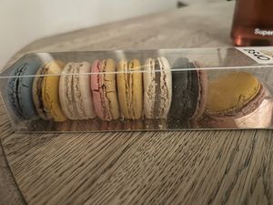coconut, vanilla, dark chocolate, mango, champagne, wasabi, yuzu, blueberry 16€  at BS40  in Brussels