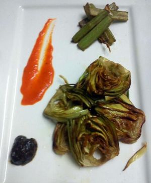 Alcachofas con salsa de piquillos at Sol Veggie in Logrono