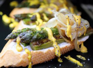 Trigueros con mermelada de cebolla at Sol Veggie in Logrono