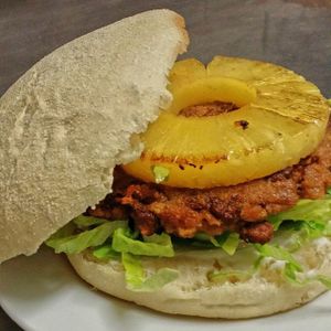 pineapple-soy hamburger at Sol Veggie in Logrono