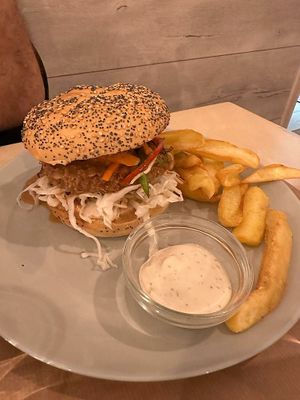 Thai burger at Sol Veggie in Logrono