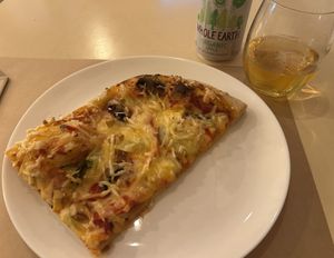 Trozo de pizza + bebida  at Sol Veggie in Logrono