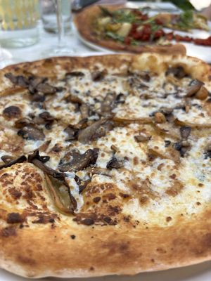 Truffle vegan pizza   at SIMONA in Toronto