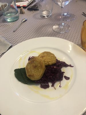 Burger di ceci e cavolo viola  at Foresteria La Merlina in Dernice