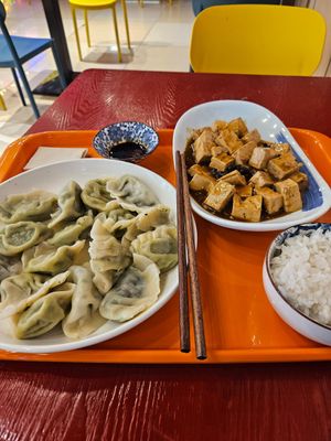 五彩手工水饺和麻婆豆腐 at Clean Water Vegetarian - 净水素食 in Shanghai